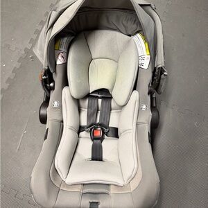 Nuna Pipa Lite LX Cozy Infant Car Seat with Infant Insert - Gray